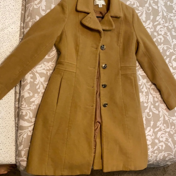 I outgrew the coat so I have to sell it. - Picture 1 of 3